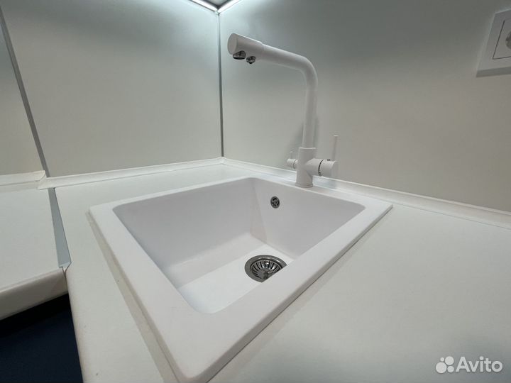 Кухонный гарнитур. Угловая кухня без ручек ксп:370