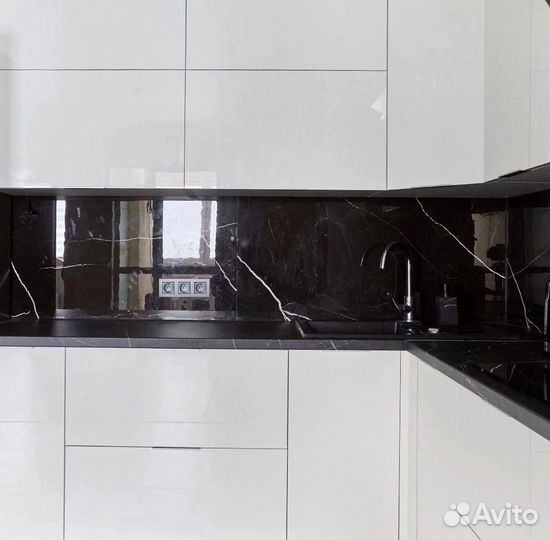 Угловая в потолок кухня на заказ