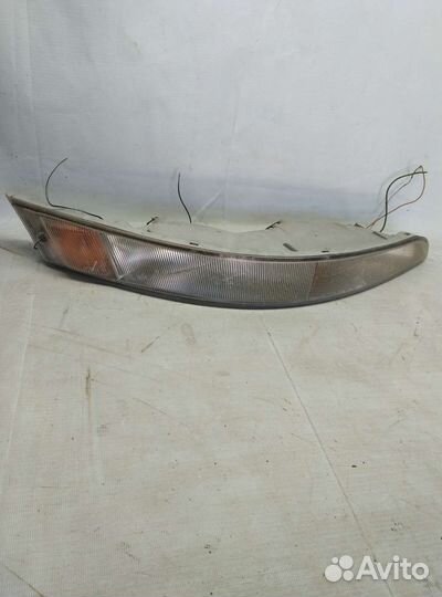 Повторитель в бампер правый toyota estima r20