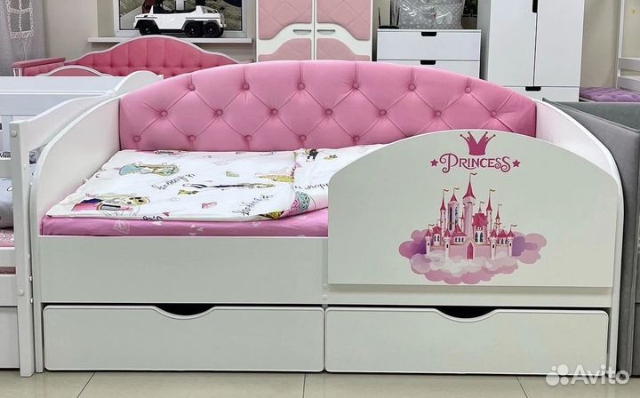 Детская кровать с мягкой спинкой