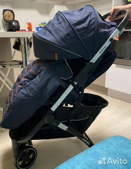 Прогулочная коляска трость