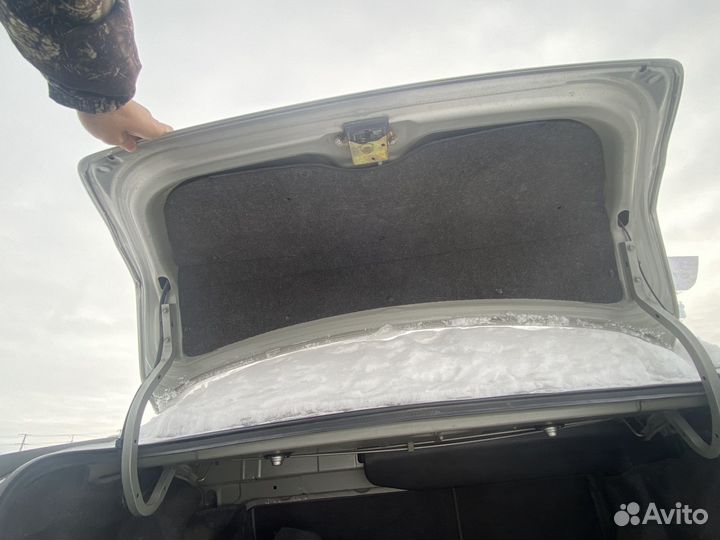 Крышка Багажника на Toyota Prius 2002 седан