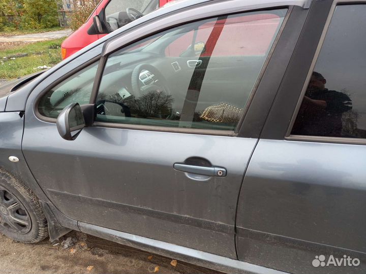 Двери передние Peugeot 307