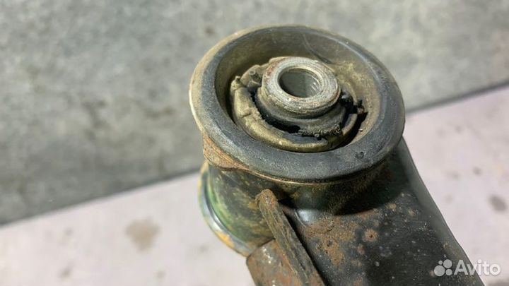 Рычаг передний левый Volkswagen Amarok