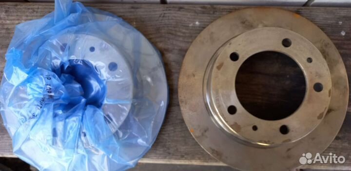 Продам передние тормозные диски 21214 (новые)