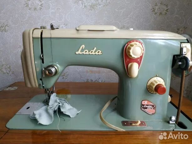 Швейная машинка Лада