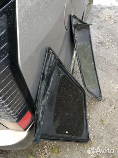 Боковое стекло Cadillac SRX 1