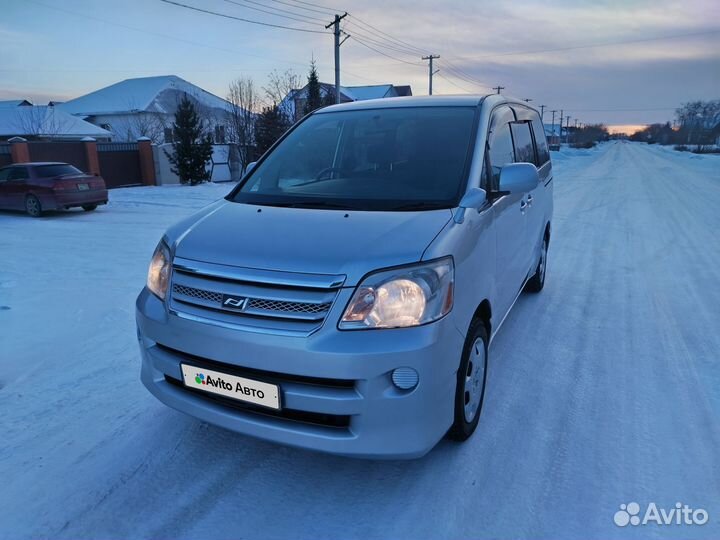 Toyota Noah 2.0 AT, 2005, 275 000 км