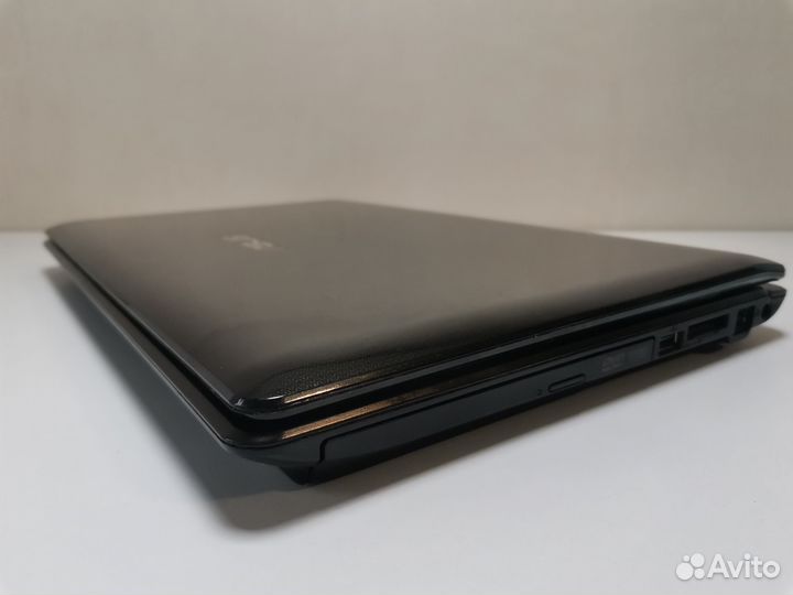 Asus K52- Core i3/ HD 5470/ 4Gb/SSD