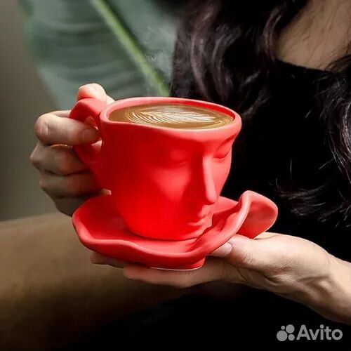 Чашка с блюдцем лицо