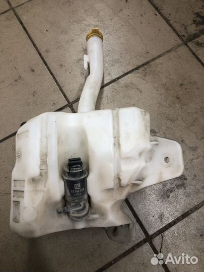 Опель корса Д. Бачок омывателя стекол