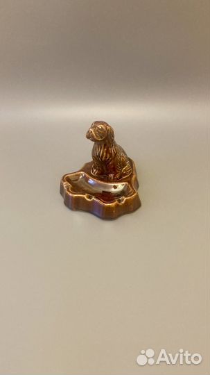Подставка собака ключ керам пепельница статуэтка