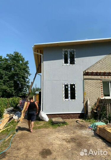 Бригада плотников строителей