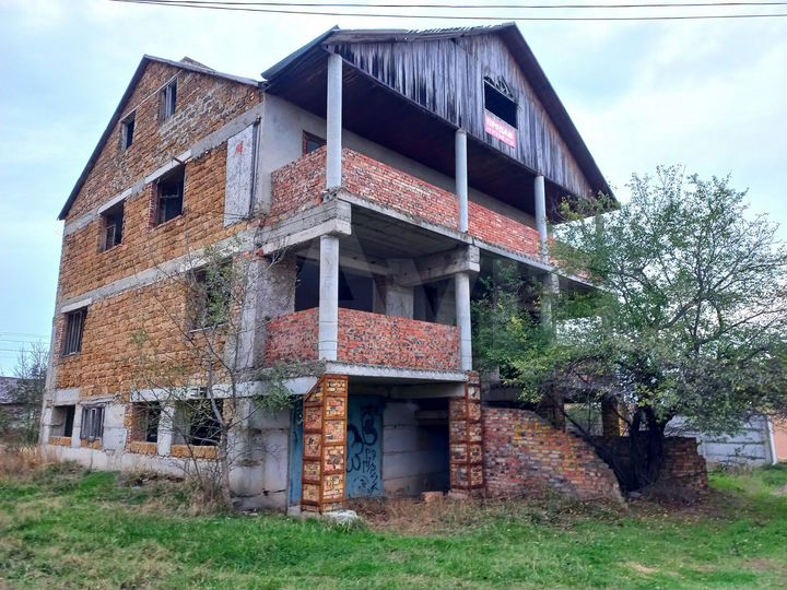 Дом 300 м² на участке 8 сот.