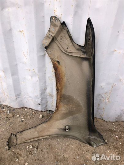 Крыло переднее правое Toyota Land Cruiser UZJ200