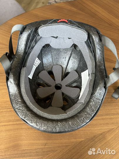 Шлем для трюкового самоката reaction