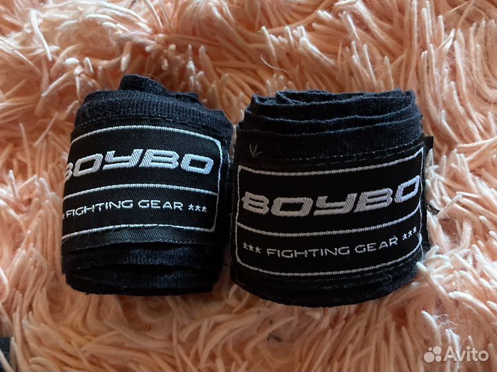 Боксерские перчатки и щитки