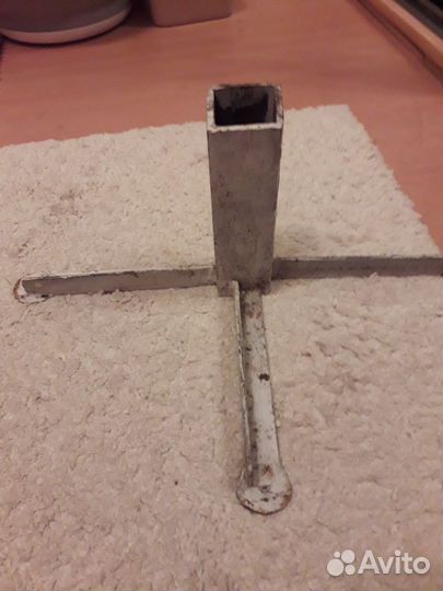 Подставка под ёлку,металическая