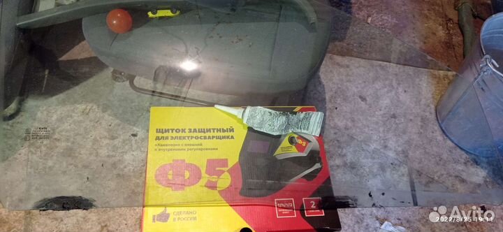 Переднее правое стекло Тоёта vitz