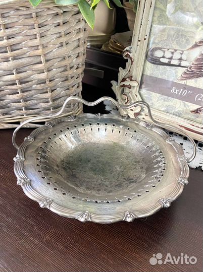 Очень красивая ваза–корзинка WM Rogers