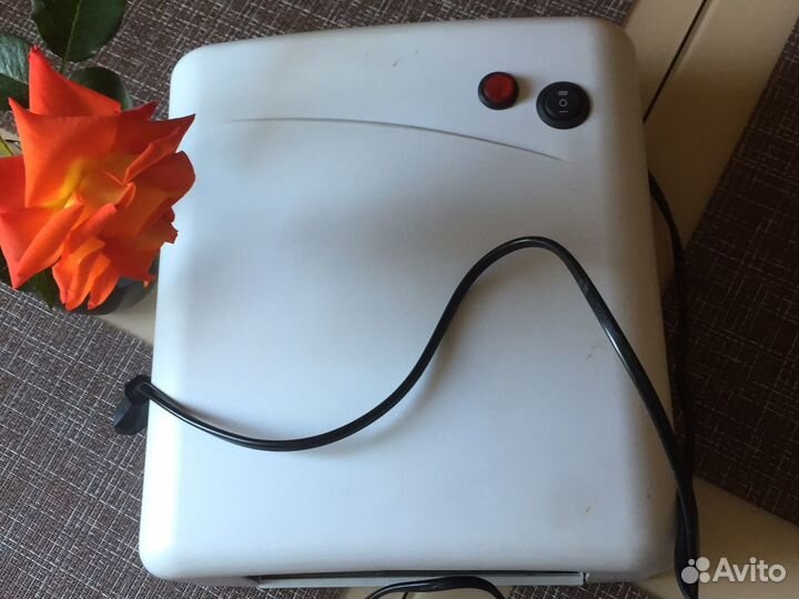 Лампа для сушки ногтей