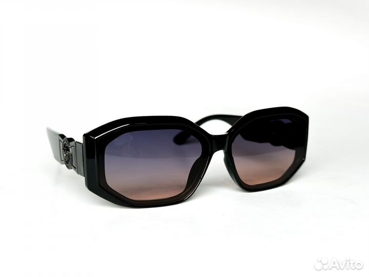 Солнцезащитные очки versace