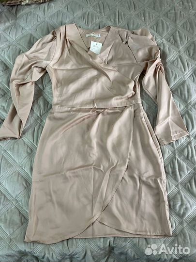 Платье атласное 44