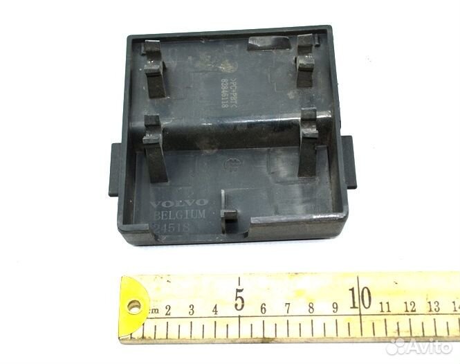 Пластиковая накладка под лобовым стеклом левая час