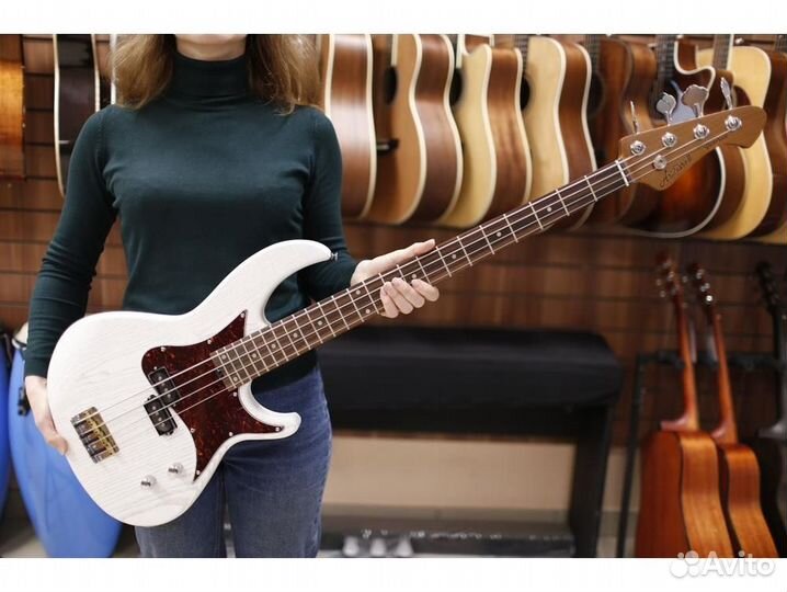 Aria 313-DR opwh - бас-гитара