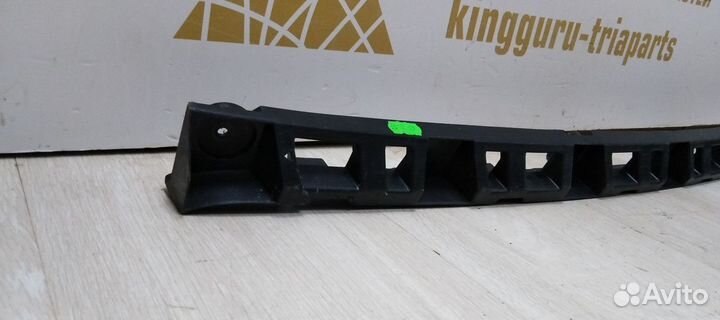 Кронштейн заднего бампера центральный Volkswagen Polo 5 09-20 oem 6RU807863