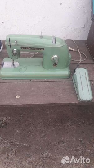 Швейная машина Волга