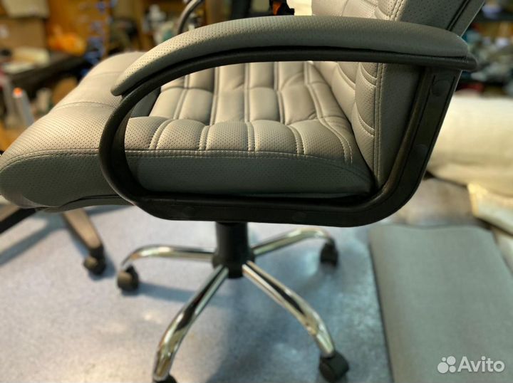 Кресло в офис