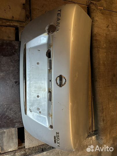 Кршка багажника ниссан