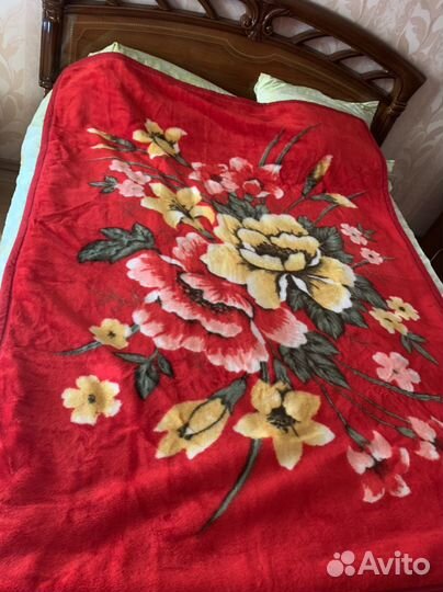 Пледы и покрывало