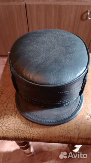 Зимняя шапка с козырьком