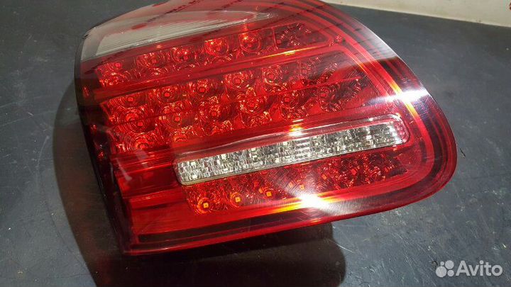 Фонарь крышки багажника левый Porsche Cayenne 958