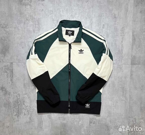 Куртка ветровка спортивная мужская adidas