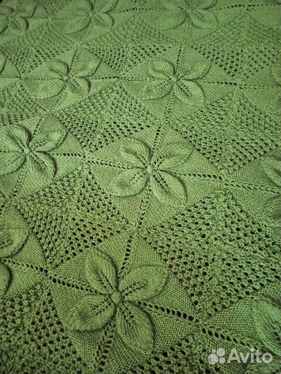 Вязаный плед ручной работы