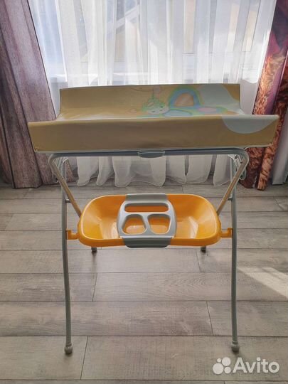 Ванночка для купания с пеленальным столиком