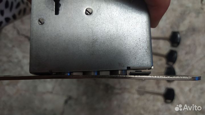 Замок дверной