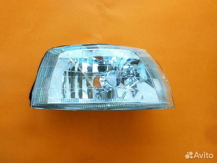 Габарит правый toyota vista V4