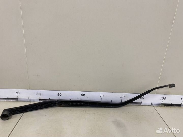 Поводок стеклоочистителя передний правый Mitsubish