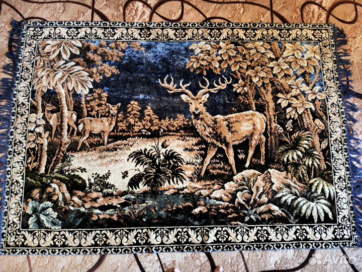 Винтажный плюшевый ковёр и бабушкины платки