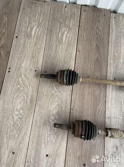 Привод Шруз правый Toyota Avensis T250 Авенсис