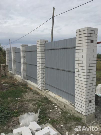 Забор Кирпичный забор