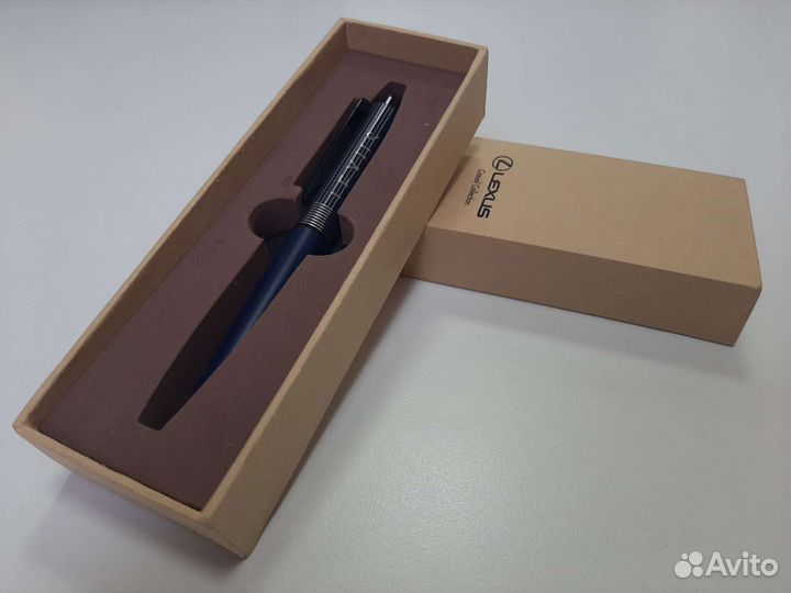 Фирменная ручка Lexus