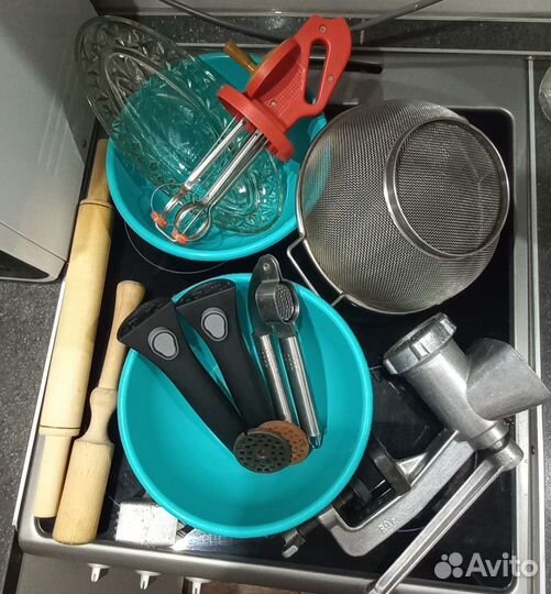 Мясорубка и кухонная утварь