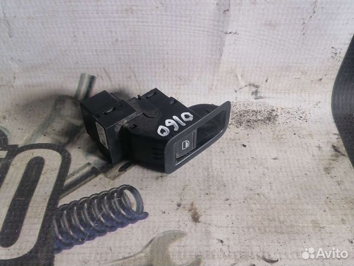 Кнопка стеклоподъемника Ford Focus 3