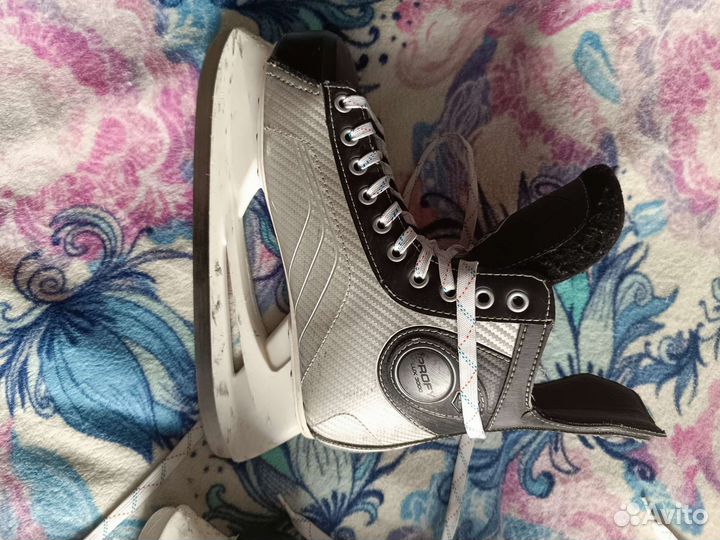 Коньки хоккейные