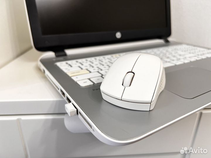 HP pavilion 15-p206ur белый